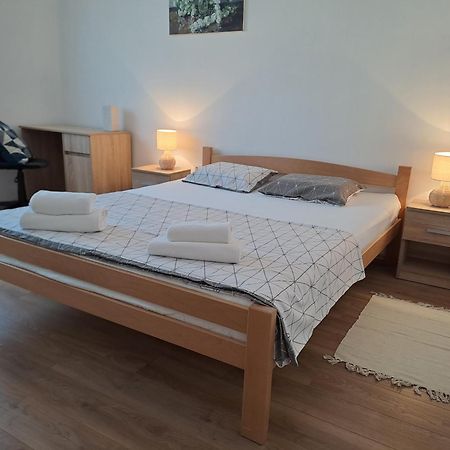 Yulia Apartman Pula Extérieur photo