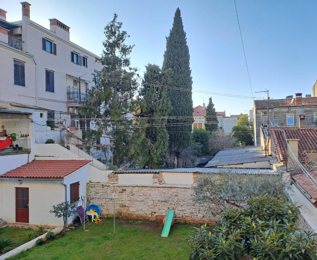 Yulia Apartman Pula Extérieur photo