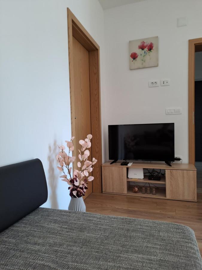Yulia Apartman Pula Extérieur photo