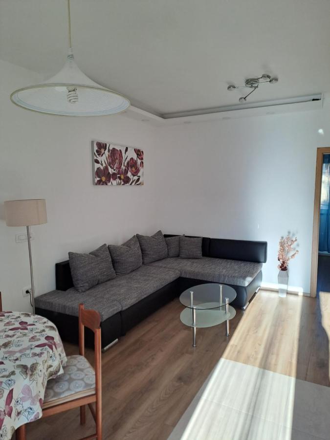 Yulia Apartman Pula Extérieur photo