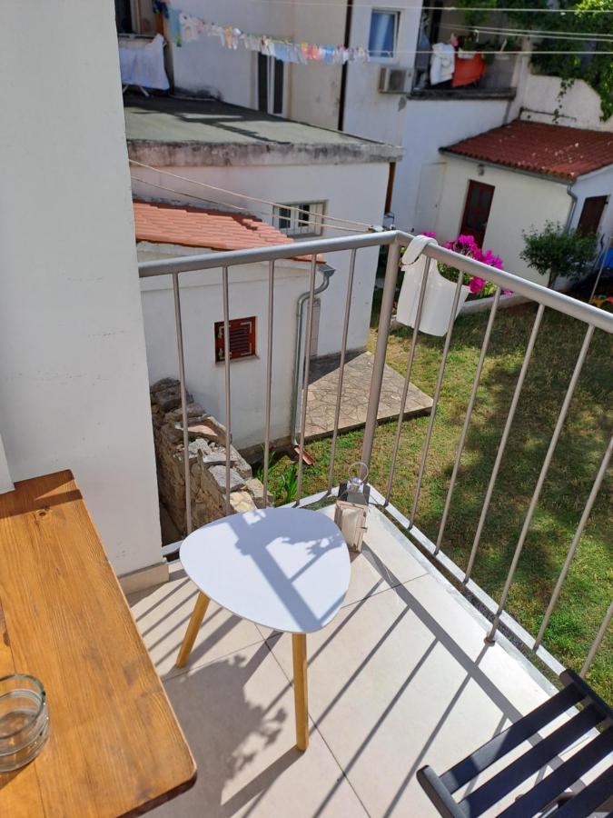 Yulia Apartman Pula Extérieur photo
